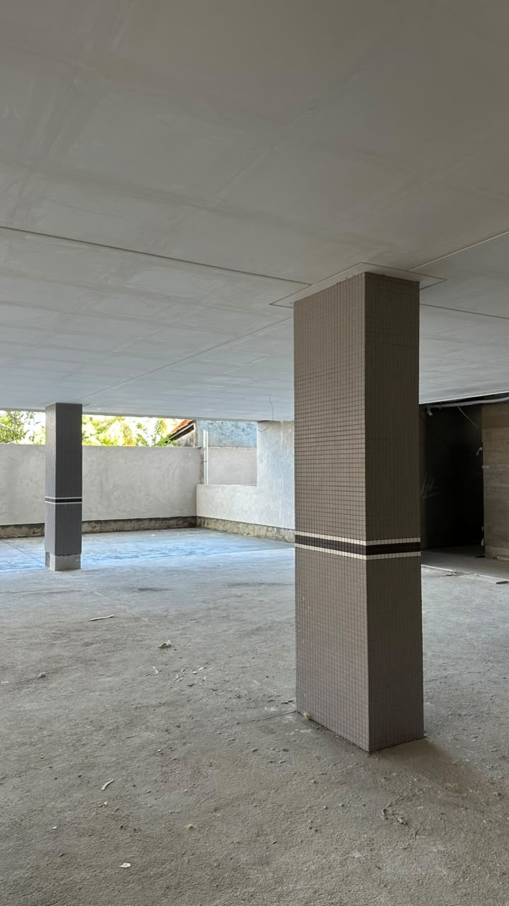 SETEMBRO 2026 - EXECUÇÃO DO FORRO DE GESSO E REVESTIMENTO DOS PILARES DAS GARAGENS DA ALA A DO PILOTIS